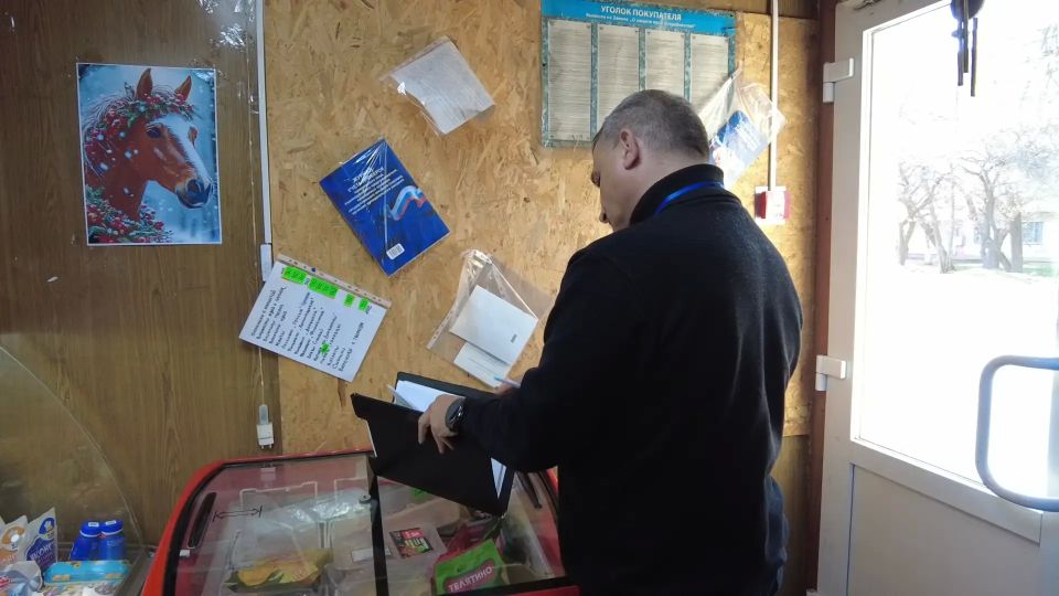 Активисты Народного контроля проверили ряд магазинов в Калининском районе Горловки Активисты Народного контроля проверили ряд магазинов в Калининском районе Горловки