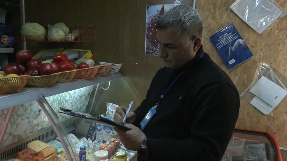 Активисты Народного контроля проверили ряд магазинов в Калининском районе Горловки Активисты Народного контроля проверили ряд магазинов в Калининском районе Горловки