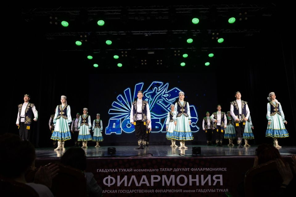 «Татарский танец» в исполнении «Донбасса» Казань встретила шквалом аплодисментов «Татарский танец» в исполнении «Донбасса» Казань встретила шквалом аплодисментов