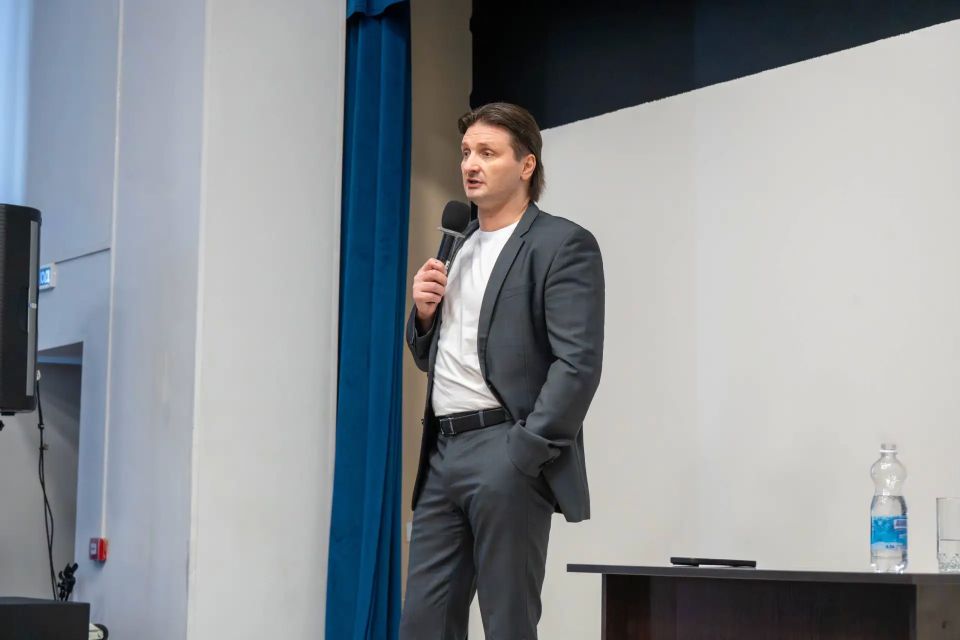 Повелитель львов и тигров в Донбассе Повелитель львов и тигров в Донбассе