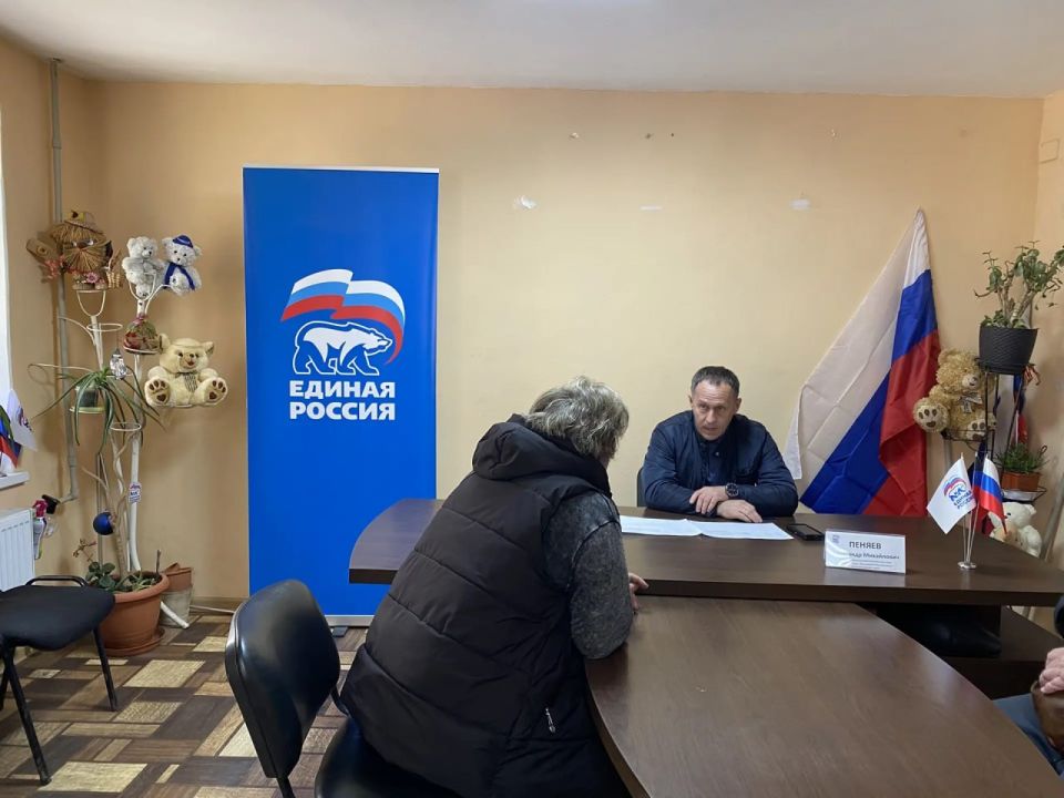 Александр Пеняев: В ходе очередного приема, которые провел сегодня на площадке общественной приемной «Единой России» в Ясиноватой, рассмотрел обращения жителей Ясиноватой и Авдеевки относительно ремонта внутридомовых... Александр Пеняев: В ходе очередного приема, которые провел сегодня на площадке общественной приемной «Единой России» в Ясиноватой, рассмотрел обращения жителей Ясиноватой и Авдеевки относительно ремонта внутридомовых...