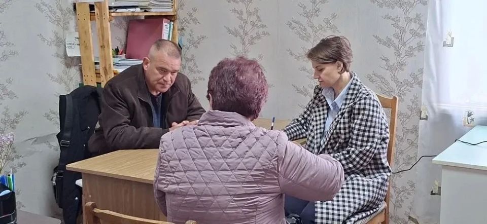 СВОих не бросаем!. Заместитель главы администрации городского округа Иловайск Александр Васильевич Кузнецов совместно с управляющей делами администрации городского округа Иловайск Светланой Ивановной Пушкиной встретились с... СВОих не бросаем!. Заместитель главы администрации городского округа Иловайск Александр Васильевич Кузнецов совместно с управляющей делами администрации городского округа Иловайск Светланой Ивановной Пушкиной встретились с...