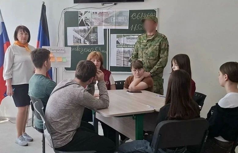 В Снежном прошли мероприятия в школе к Дню жертв геноцида советского народа В Снежном прошли мероприятия в школе к Дню жертв геноцида советского народа