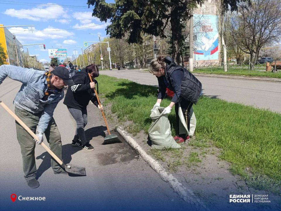 Снежное выбирает чистоту: как прошёл общегородской субботник Снежное выбирает чистоту: как прошёл общегородской субботник