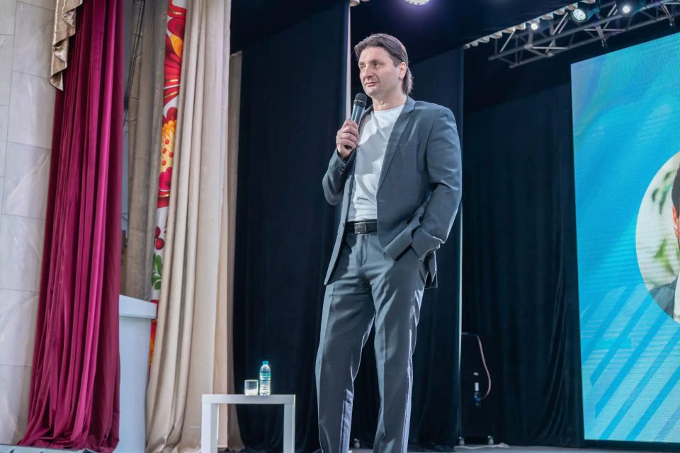 Повелитель львов и тигров в Донбассе Повелитель львов и тигров в Донбассе