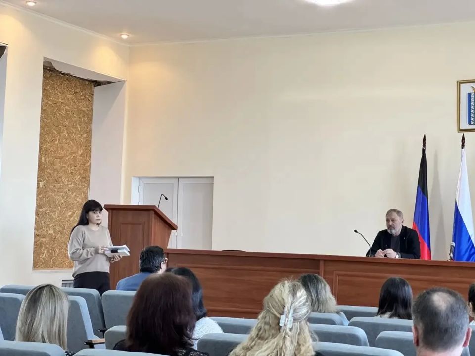 Под председательством главы Мангушского муниципального округа состоялось плановое совещание с коллективом администрации Под председательством главы Мангушского муниципального округа состоялось плановое совещание с коллективом администрации