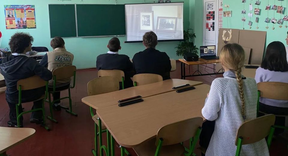 «Куинджи. Возвращение». 17 апреля сотрудники Дебальцевского музея совместно с участниками клуба «Патриот» провели просмотр документального фильма «Куинджи. Возвращение», реализованного при поддержке Президентского фонда... «Куинджи. Возвращение». 17 апреля сотрудники Дебальцевского музея совместно с участниками клуба «Патриот» провели просмотр документального фильма «Куинджи. Возвращение», реализованного при поддержке Президентского фонда...