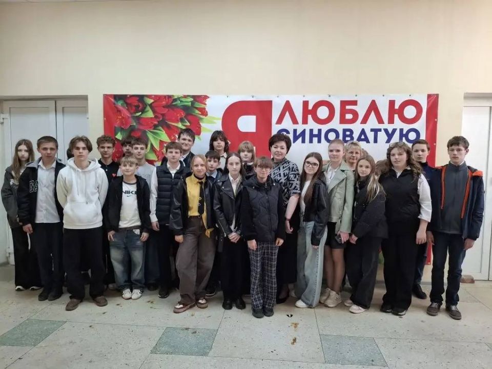 Ученики 8 класса на экскурсии в Муниципальном Совете: взгляд изнутри на работу депутатов! Ученики 8 класса на экскурсии в Муниципальном Совете: взгляд изнутри на работу депутатов!