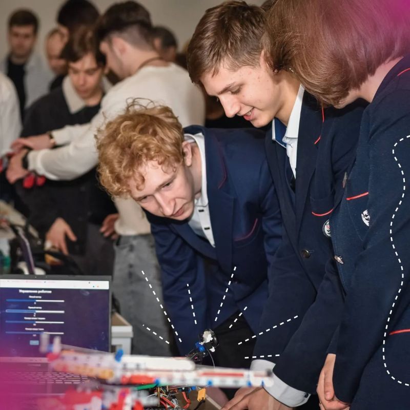 В Донецком Доме молодежи стартовал фестиваль робототехники В Донецком Доме молодежи стартовал фестиваль робототехники