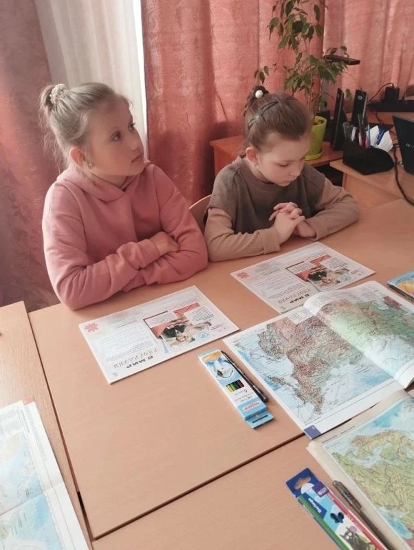 «День географии в школе» 17 апреля 2026 года в нашей школе прошёл проект Русского географического общества (РГО) под названием «День географии в школе».Учащиеся под руководством учителя географии приняли участие в... «День географии в школе» 17 апреля 2026 года в нашей школе прошёл проект Русского географического общества (РГО) под названием «День географии в школе».Учащиеся под руководством учителя географии приняли участие в...