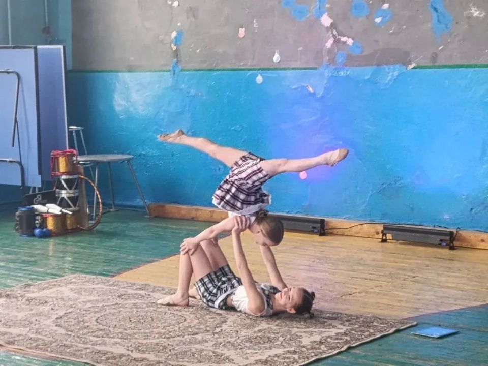 «ЦИРК БЕЗ ГРАНИЦ». В период с 14 по 16 апреля 2026 года при использовании передвижного многофункционального культурного центра «Автоклуб» МБУ «ДК им. В. Маяковского г.о. Торез» прошёл цикл выездных мероприятий «Цирк без... «ЦИРК БЕЗ ГРАНИЦ». В период с 14 по 16 апреля 2026 года при использовании передвижного многофункционального культурного центра «Автоклуб» МБУ «ДК им. В. Маяковского г.о. Торез» прошёл цикл выездных мероприятий «Цирк без...