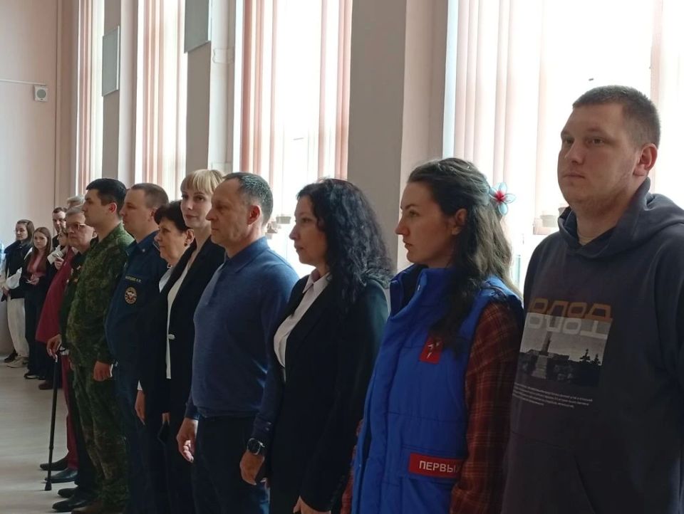 Александр Пеняев: Вместе с первым заместителем главы администрации округа Юлией Рачек открыли муниципальный этап любимой поколениями военно-патриотической игры «Зарница 2.0» Александр Пеняев: Вместе с первым заместителем главы администрации округа Юлией Рачек открыли муниципальный этап любимой поколениями военно-патриотической игры «Зарница 2.0»