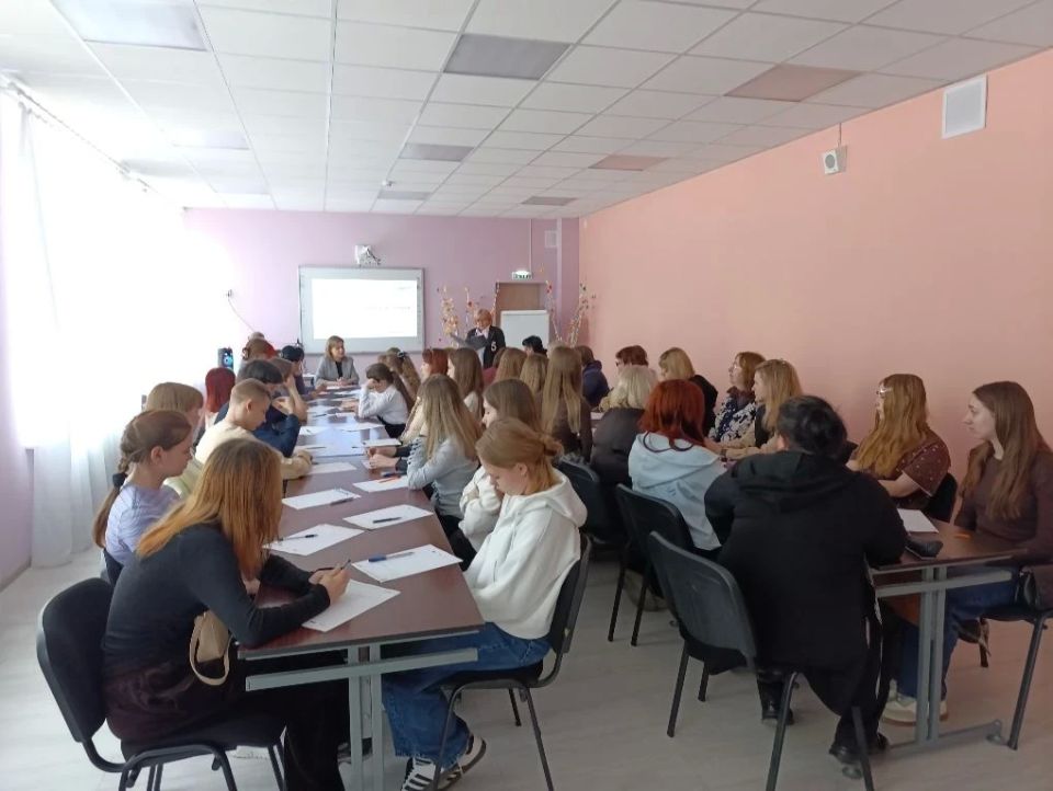 #тотальныйдиктантДНР. На очной площадке ГБОУ «Светлодарский УВК г.о. Дебальцево» 18 апреля 2026 года состоялся долгожданное культурное событие – Тотальный диктант! В этот раз участники получили возможность окунуться в мир... #тотальныйдиктантДНР. На очной площадке ГБОУ «Светлодарский УВК г.о. Дебальцево» 18 апреля 2026 года состоялся долгожданное культурное событие – Тотальный диктант! В этот раз участники получили возможность окунуться в мир...