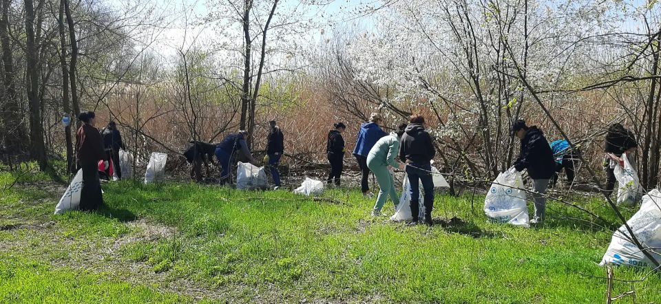 В рамках республиканской акции «Зелёный Донбасс» жители Володарского муниципального округа приняли активное участие в благоустройстве территории В рамках республиканской акции «Зелёный Донбасс» жители Володарского муниципального округа приняли активное участие в благоустройстве территории