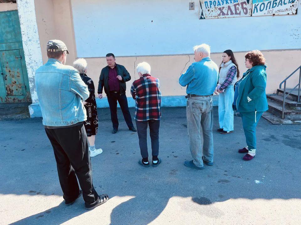 Заместитель главы муниципального образования городского округа Харцызск Виталий Легчилин провел встречу с жителями улицы Сибирская Заместитель главы муниципального образования городского округа Харцызск Виталий Легчилин провел встречу с жителями улицы Сибирская