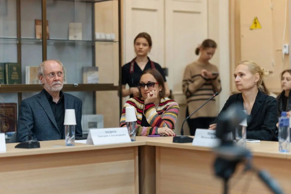 Донецкие журналисты презентовали книгу на журфаке Московского государственного университета Донецкие журналисты презентовали книгу на журфаке Московского государственного университета