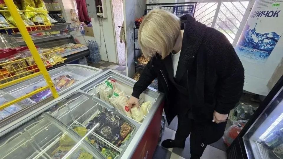 Комитет Народного контроля Мангушского муниципального округа совместно с Сектором торговли Администрации Мангушского муниципального округа провели плановый рейд в пгт Мангуш по ул. Катанова, 45, в магазине «Магазин №1» с... Комитет Народного контроля Мангушского муниципального округа совместно с Сектором торговли Администрации Мангушского муниципального округа провели плановый рейд в пгт Мангуш по ул. Катанова, 45, в магазине «Магазин №1» с...