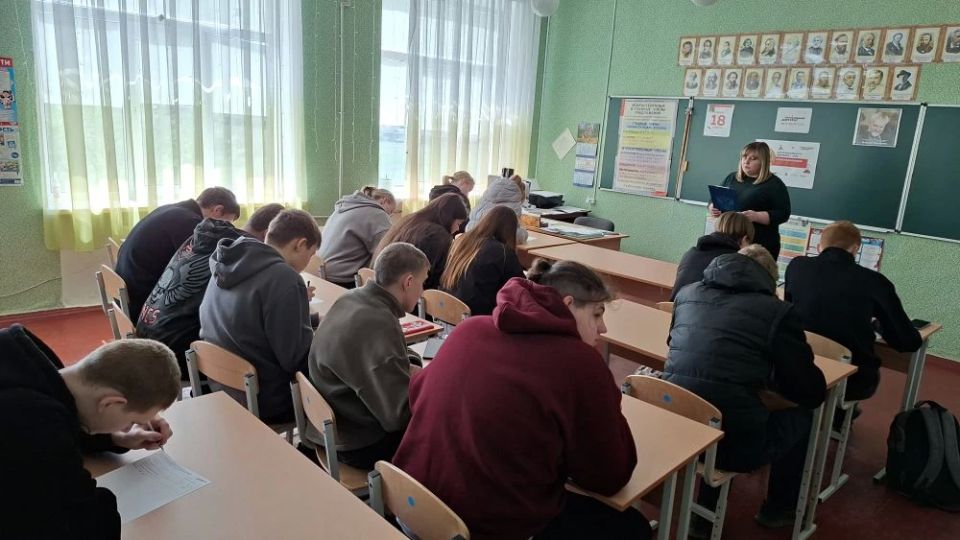Тотальный диктант в ГБОУ "Луганская школа 12 г.о. Дебальцево": пишем грамотно и с удовольствием! Тотальный диктант в ГБОУ "Луганская школа 12 г.о. Дебальцево": пишем грамотно и с удовольствием!