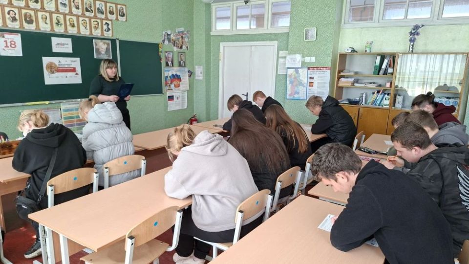 Тотальный диктант в ГБОУ "Луганская школа 12 г.о. Дебальцево": пишем грамотно и с удовольствием! Тотальный диктант в ГБОУ "Луганская школа 12 г.о. Дебальцево": пишем грамотно и с удовольствием!
