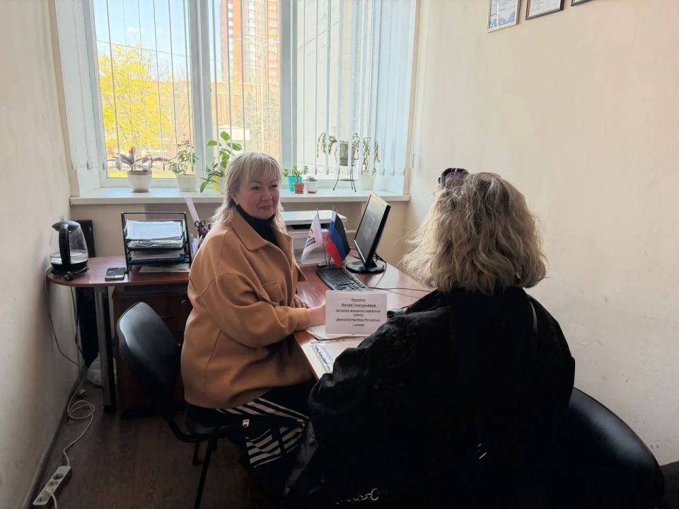 ПРИЕМ ГРАЖДАН. Депутаты Донецкого городского совета Юрий Атаманов, Ирина Бениаминова, Лилия Ошурко, Дмитрий Пефтеев, Ирина Милус, Виктория Хощенко, Алексей Ковровский провели плановые приемы граждан, в ходе которых были... ПРИЕМ ГРАЖДАН. Депутаты Донецкого городского совета Юрий Атаманов, Ирина Бениаминова, Лилия Ошурко, Дмитрий Пефтеев, Ирина Милус, Виктория Хощенко, Алексей Ковровский провели плановые приемы граждан, в ходе которых были...