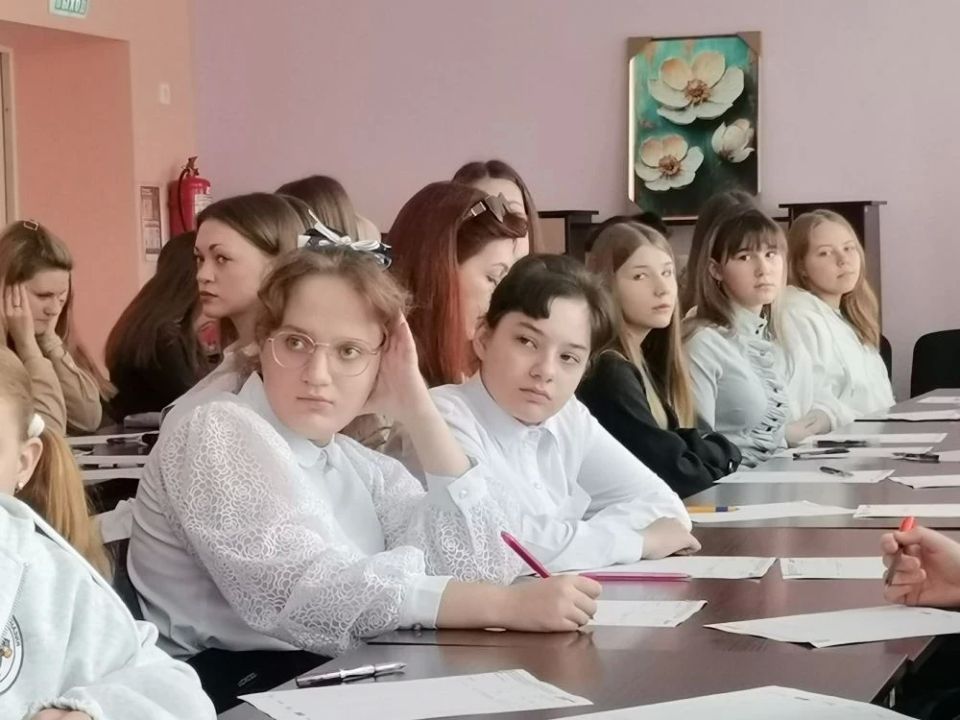 #тотальныйдиктантДНР. На очной площадке ГБОУ «Светлодарский УВК г.о. Дебальцево» 18 апреля 2026 года состоялся долгожданное культурное событие – Тотальный диктант! В этот раз участники получили возможность окунуться в мир... #тотальныйдиктантДНР. На очной площадке ГБОУ «Светлодарский УВК г.о. Дебальцево» 18 апреля 2026 года состоялся долгожданное культурное событие – Тотальный диктант! В этот раз участники получили возможность окунуться в мир...