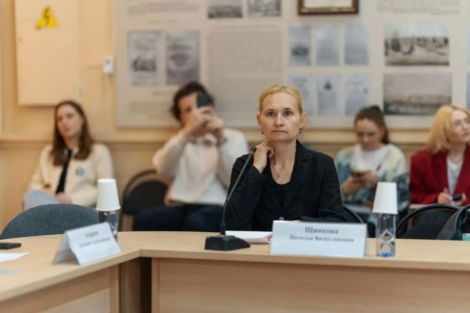 Донецкие журналисты презентовали книгу на журфаке Московского государственного университета Донецкие журналисты презентовали книгу на журфаке Московского государственного университета