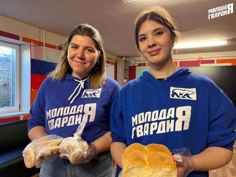 Активисты «Молодой Гвардии» совместно с благотворительным фондом «Пища жизни» в очередной раз организовали раздачу горячего питания для тех, кто сейчас особенно нуждается в поддержке Активисты «Молодой Гвардии» совместно с благотворительным фондом «Пища жизни» в очередной раз организовали раздачу горячего питания для тех, кто сейчас особенно нуждается в поддержке