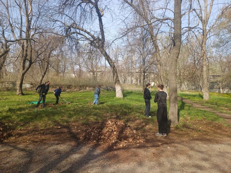 В городском округе Дебальцево состоялась экологическая акция «Зелёный субботник», объединившая жителей разных возрастов В городском округе Дебальцево состоялась экологическая акция «Зелёный субботник», объединившая жителей разных возрастов