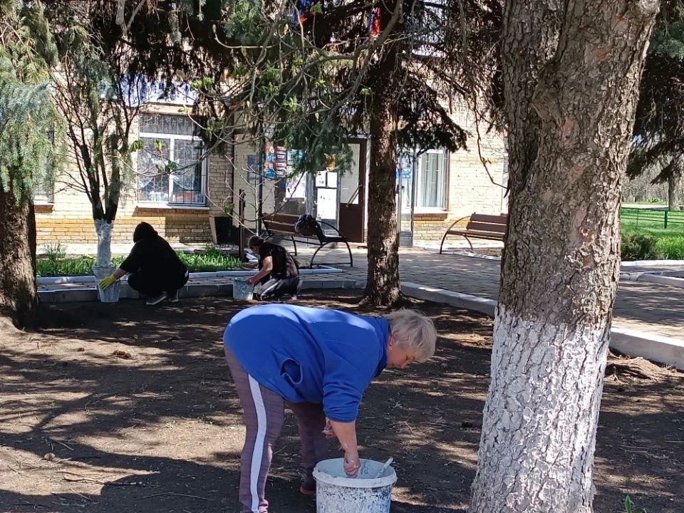 В рамках республиканской акции «Зелёный Донбасс» жители Володарского муниципального округа приняли активное участие в благоустройстве территории В рамках республиканской акции «Зелёный Донбасс» жители Володарского муниципального округа приняли активное участие в благоустройстве территории