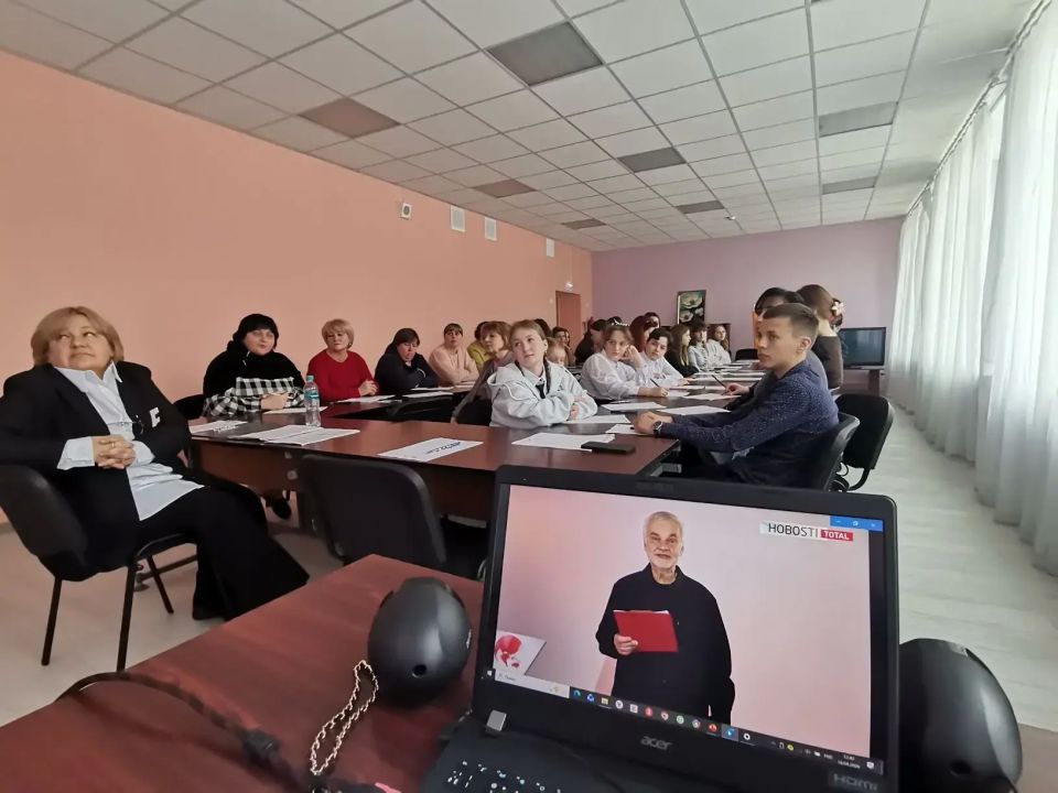 #тотальныйдиктантДНР. На очной площадке ГБОУ «Светлодарский УВК г.о. Дебальцево» 18 апреля 2026 года состоялся долгожданное культурное событие – Тотальный диктант! В этот раз участники получили возможность окунуться в мир... #тотальныйдиктантДНР. На очной площадке ГБОУ «Светлодарский УВК г.о. Дебальцево» 18 апреля 2026 года состоялся долгожданное культурное событие – Тотальный диктант! В этот раз участники получили возможность окунуться в мир...