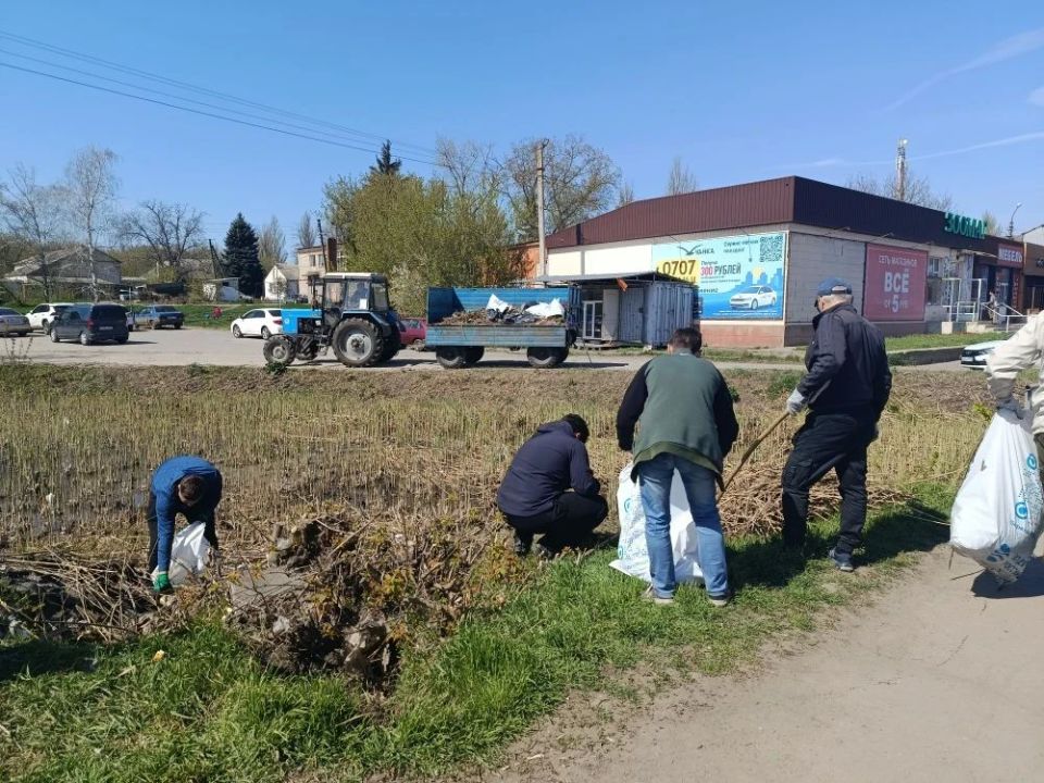 В рамках республиканской акции «Зелёный Донбасс» жители Володарского муниципального округа приняли активное участие в благоустройстве территории В рамках республиканской акции «Зелёный Донбасс» жители Володарского муниципального округа приняли активное участие в благоустройстве территории