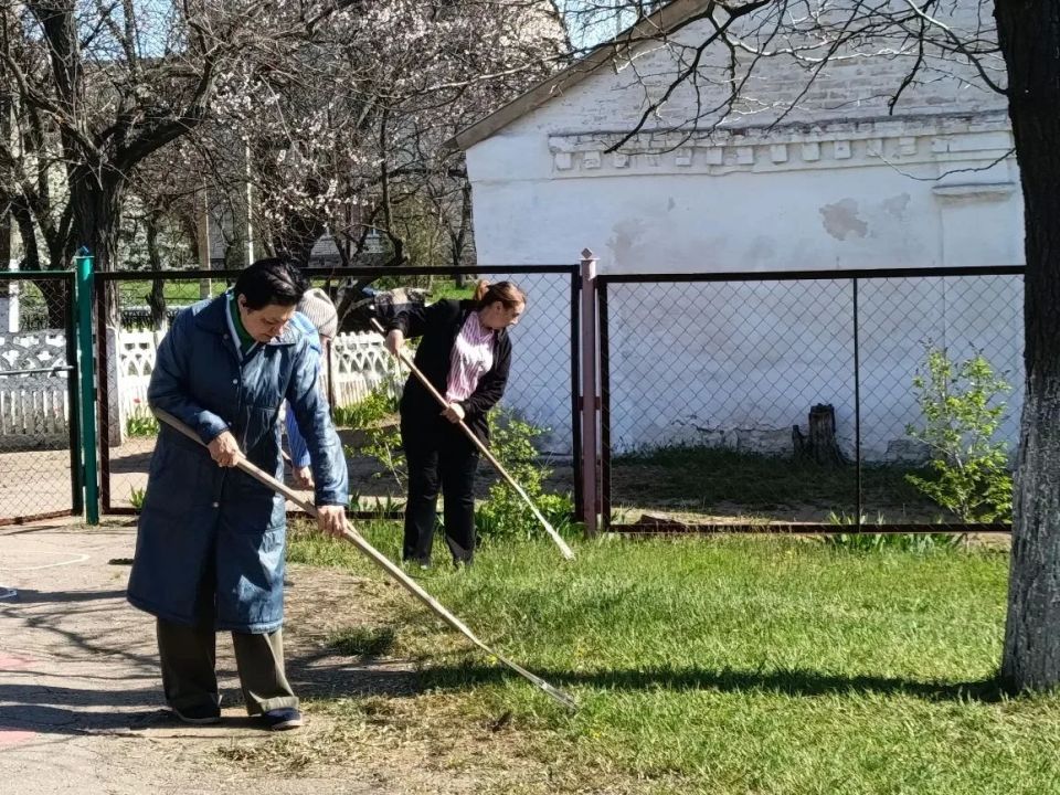 Еще некоторые сегодняшние фото с нашего субботника Еще некоторые сегодняшние фото с нашего субботника