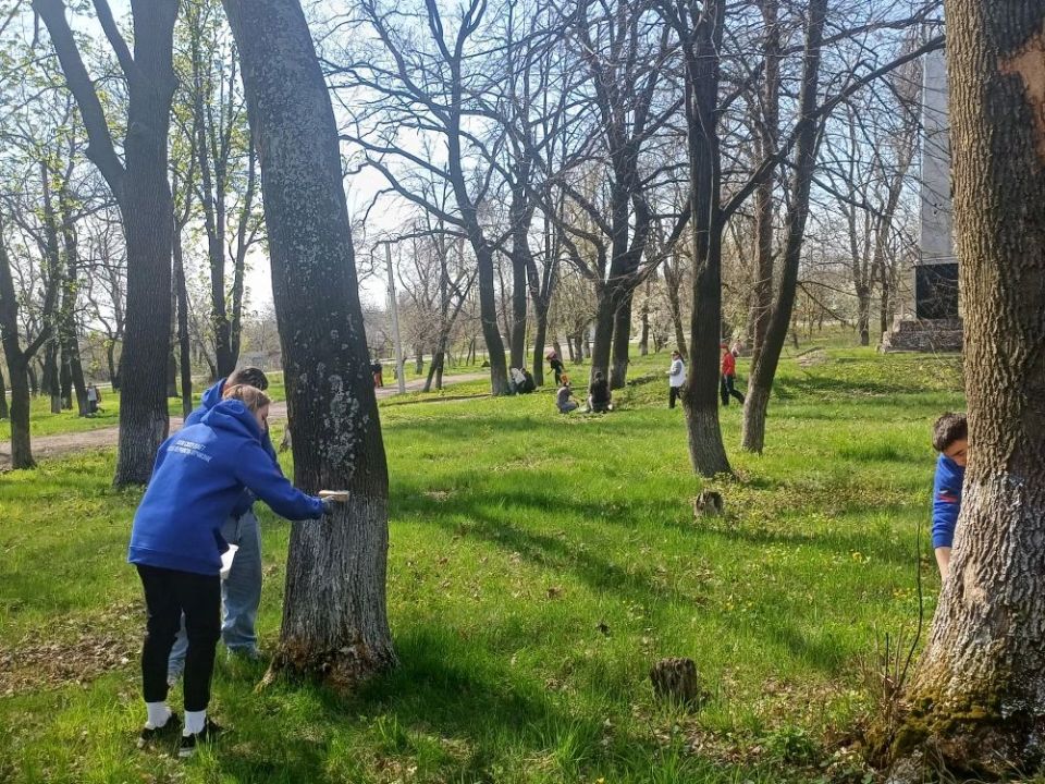 В городском округе Дебальцево состоялась экологическая акция «Зелёный субботник», объединившая жителей разных возрастов В городском округе Дебальцево состоялась экологическая акция «Зелёный субботник», объединившая жителей разных возрастов