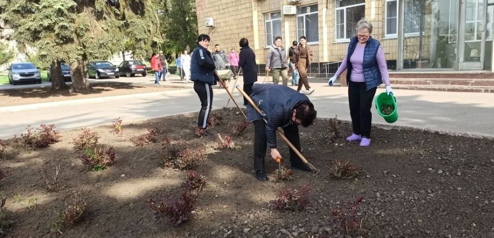 Наталья Великодная: В Тельмановском округе проведен очередной субботник Наталья Великодная: В Тельмановском округе проведен очередной субботник
