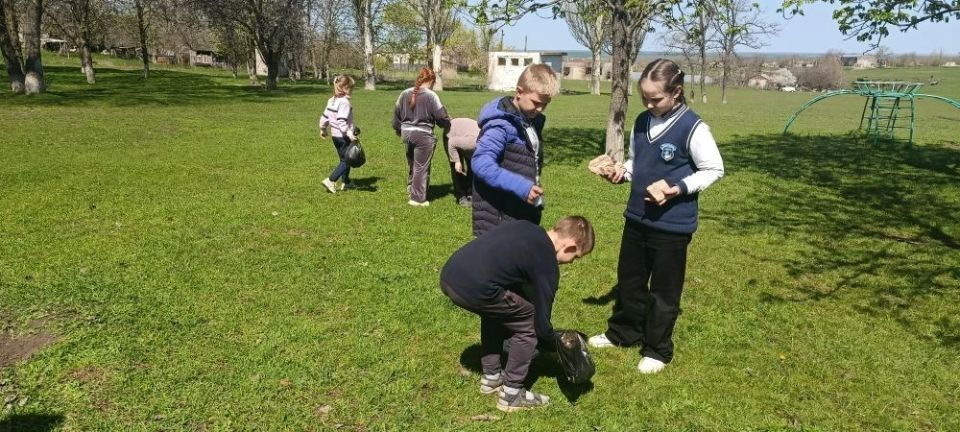 В рамках республиканской акции «Зелёный Донбасс» жители Володарского муниципального округа приняли активное участие в благоустройстве территории В рамках республиканской акции «Зелёный Донбасс» жители Володарского муниципального округа приняли активное участие в благоустройстве территории