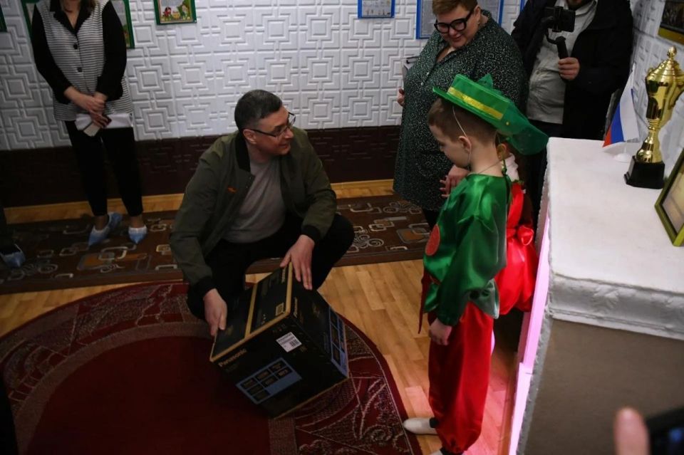 Александр Шатов: Делегация Владимирской области посетила дошкольное учреждение в Кировском Александр Шатов: Делегация Владимирской области посетила дошкольное учреждение в Кировском