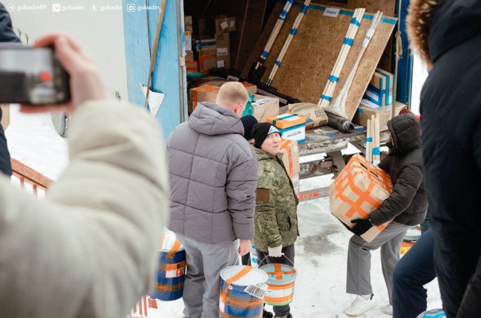 Из Губкинского в Волновахский муниципальный округ отправили очередной партию гуманитарной помощи Из Губкинского в Волновахский муниципальный округ отправили очередной партию гуманитарной помощи
