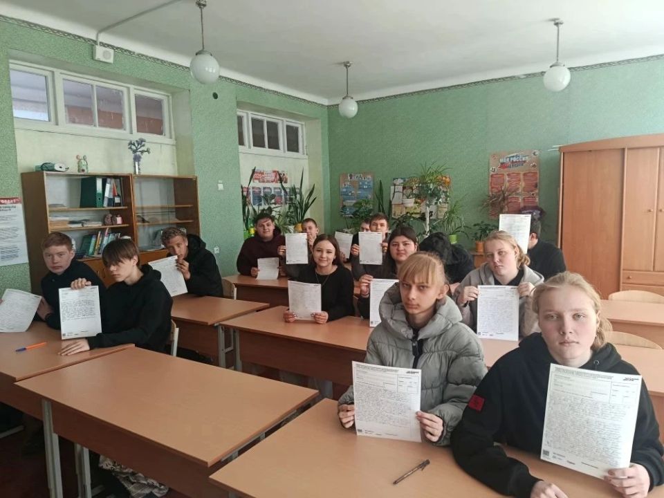 Тотальный диктант в ГБОУ "Луганская школа 12 г.о. Дебальцево": пишем грамотно и с удовольствием! Тотальный диктант в ГБОУ "Луганская школа 12 г.о. Дебальцево": пишем грамотно и с удовольствием!