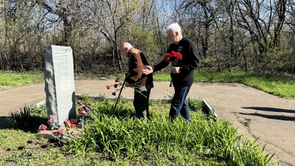 «Память поколений»: в Торезе почтили память жертв геноцида советского народа «Память поколений»: в Торезе почтили память жертв геноцида советского народа