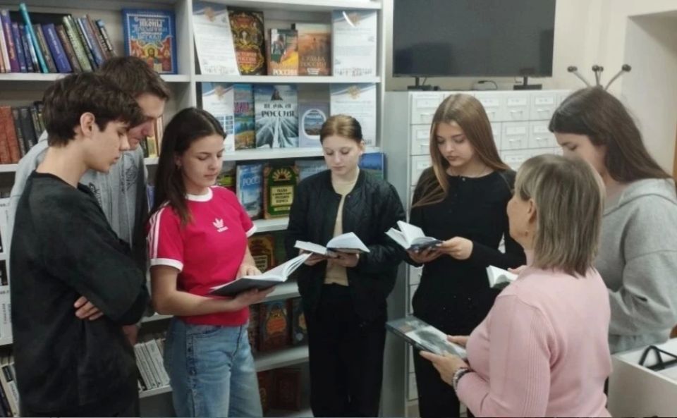 Мангушская центральная библиотека и Мангушская поселковая библиотека для детей, в рамках партийного проекта «Культура малой родины» присоединились к Всероссийской акции «Библионочь-2026», которая посвящена Году единства... Мангушская центральная библиотека и Мангушская поселковая библиотека для детей, в рамках партийного проекта «Культура малой родины» присоединились к Всероссийской акции «Библионочь-2026», которая посвящена Году единства...
