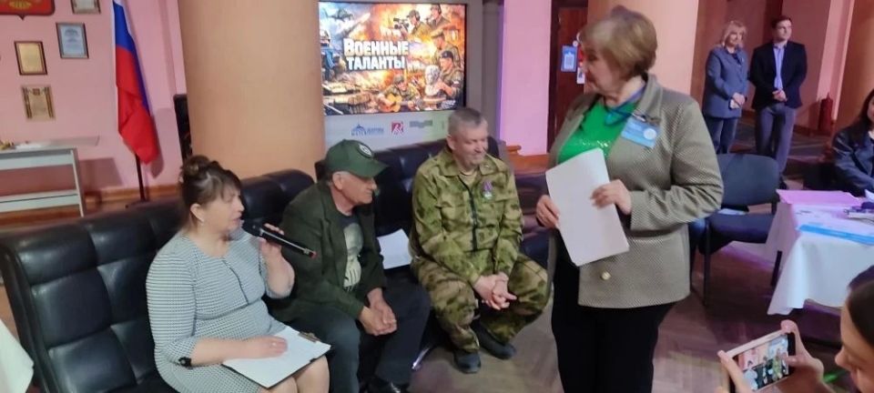 17 апреля совместно с фондом "Защитники Отечества" ДНР, Советом женщин Тореза на базе ДК им В.В.Маяковского прошла литературно - музыкальная гостиная «Военные таланты» 17 апреля совместно с фондом "Защитники Отечества" ДНР, Советом женщин Тореза на базе ДК им В.В.Маяковского прошла литературно - музыкальная гостиная «Военные таланты»