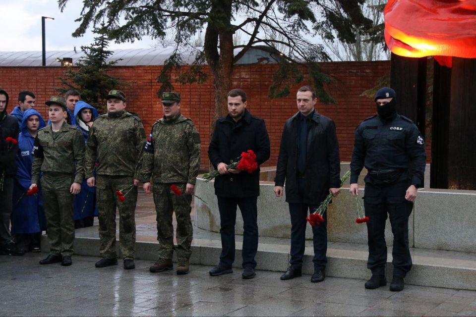 Владимир Ежиков: Помните! Через века, через года - помните! Владимир Ежиков: Помните! Через века, через года - помните!