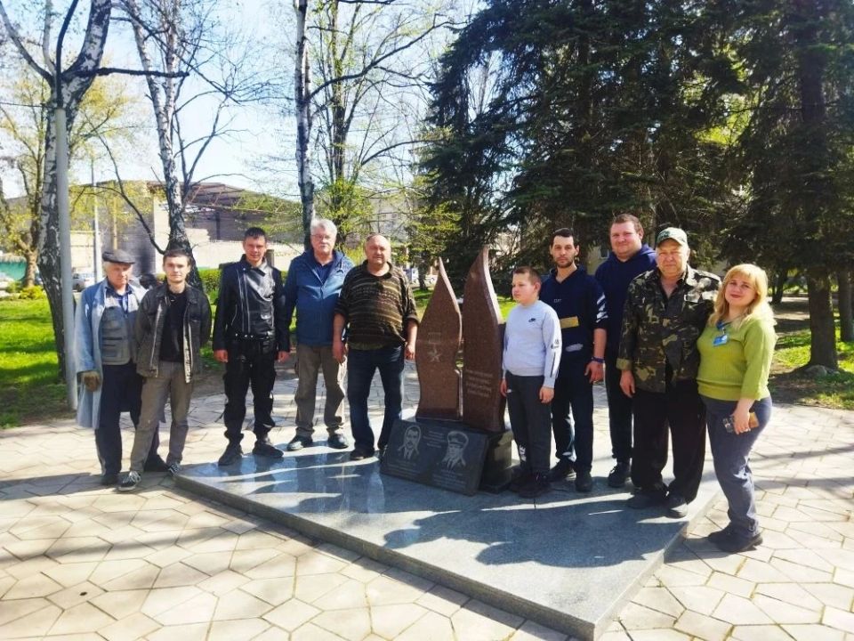 В Шахтерске навели порядок у памятника воинам-афганцам В Шахтерске навели порядок у памятника воинам-афганцам