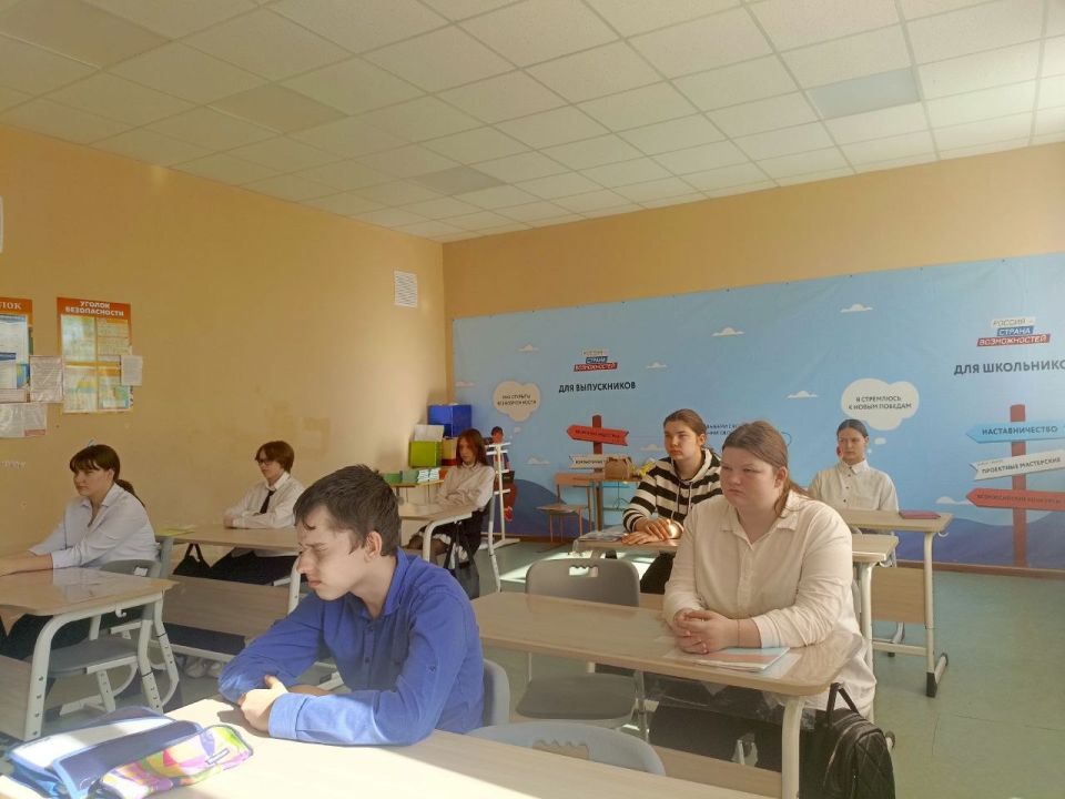 Для юнармейцев ВПК «Снежные соколы» был проведён тематический час, посвящённый геноциду советского народа в годы Великой Отечественной войны Для юнармейцев ВПК «Снежные соколы» был проведён тематический час, посвящённый геноциду советского народа в годы Великой Отечественной войны