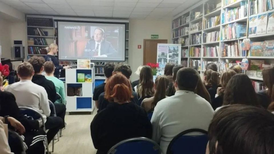 МАРШРУТЫ ПАМЯТИ И СЛАВЫ. В преддверии Дня памяти жертв геноцида советского народа, который отмечается в России 19 апреля, в Мангушской центральной библиотеке в рамках партийного проекта «Единой России» «Историческая память»... МАРШРУТЫ ПАМЯТИ И СЛАВЫ. В преддверии Дня памяти жертв геноцида советского народа, который отмечается в России 19 апреля, в Мангушской центральной библиотеке в рамках партийного проекта «Единой России» «Историческая память»...