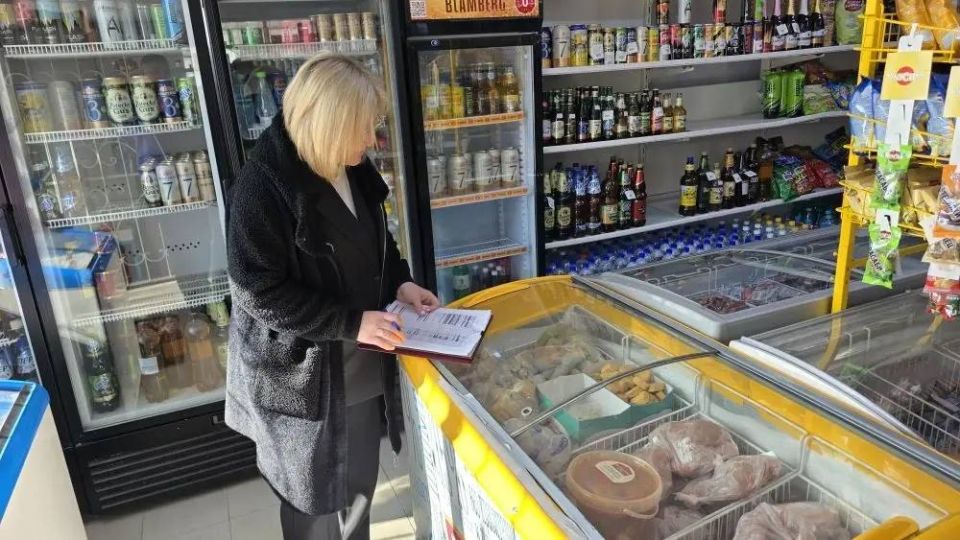 В Мангушском муниципальном округе в рамках Дня партии "Единая Россия" состоялся инспекционный выезд Комитета Народного контроля Мангушского муниципального округа совместно с Сектором торговли Администрации Мангушского... В Мангушском муниципальном округе в рамках Дня партии "Единая Россия" состоялся инспекционный выезд Комитета Народного контроля Мангушского муниципального округа совместно с Сектором торговли Администрации Мангушского...
