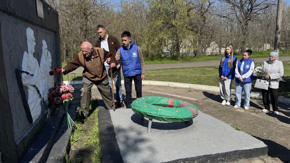 «Память поколений»: в Торезе почтили память жертв геноцида советского народа «Память поколений»: в Торезе почтили память жертв геноцида советского народа