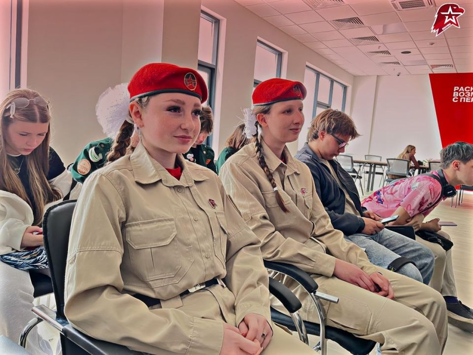 19 апреля юнармейцы Регионального и Донецкого советов юнармейских командиров приняли участие в презентации документального фильма «О Родине» режиссёра Екатерины Аркаловой 19 апреля юнармейцы Регионального и Донецкого советов юнармейских командиров приняли участие в презентации документального фильма «О Родине» режиссёра Екатерины Аркаловой
