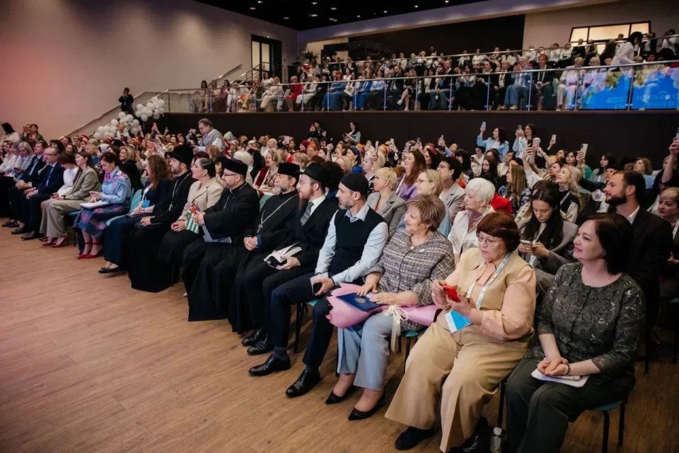Юлия Крюкова выступила с докладом на международном форуме «Сочинская весна-2026» в рамках тематического направления «Женщина в политике и социуме» Юлия Крюкова выступила с докладом на международном форуме «Сочинская весна-2026» в рамках тематического направления «Женщина в политике и социуме»