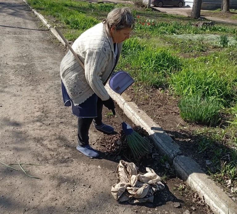 В рамках мероприятий по благоустройству в весенний период коллективом ГБУ ДНР «Городская поликлиника г.Макеевки» по бул. 8 Сентября проведены работы по благоустройству и наведению санитарного порядка на прилегающей территории В рамках мероприятий по благоустройству в весенний период коллективом ГБУ ДНР «Городская поликлиника г.Макеевки» по бул. 8 Сентября проведены работы по благоустройству и наведению санитарного порядка на прилегающей территории